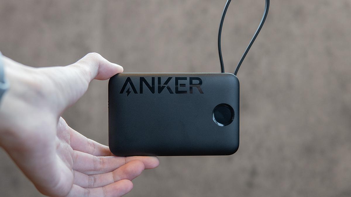 這是Anker的一款兼具大容量和輕量的優秀單品!充電時更輕鬆使用智慧型手機的兩個原因 這是Anker的一款兼具大容量和輕量的優秀單品!充電時更輕鬆使用智慧型手機的兩個原因