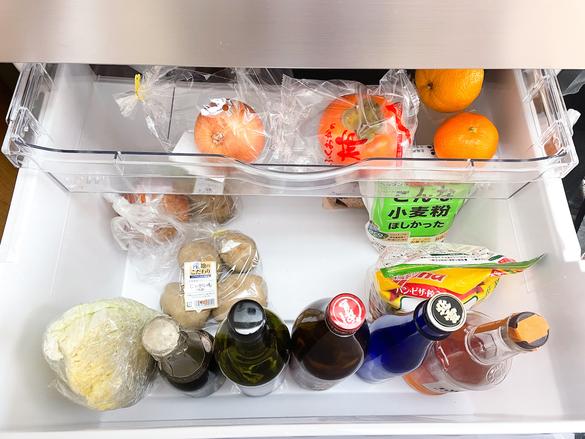 山崎実業」のコレで冷蔵庫の整理整頓が一瞬で完了！2つ重ねると便利に 