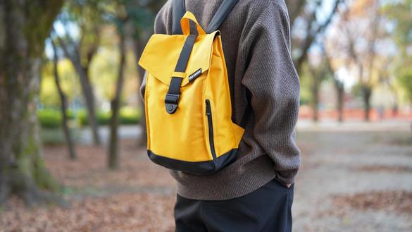 オランダ発のミニマルバックパック「bold banana」はシンプルだけど  