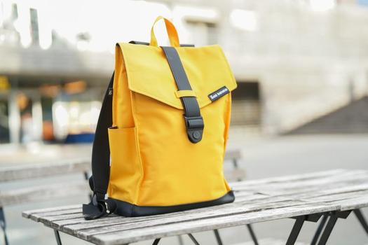 オランダ発のミニマルバックパック「bold banana」はシンプルだけど  