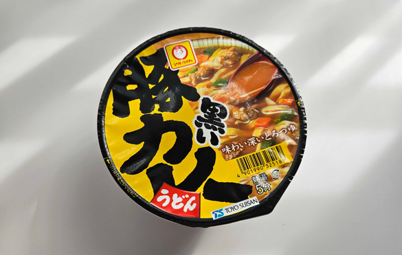 珍品！マルちゃん黒い豚カレーうどんまめサイズの製造ミスの蓋 無性に
