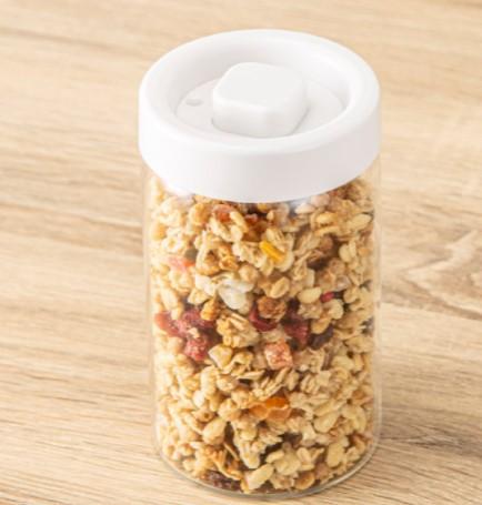 ニトリの新作「ボタンを押すだけで真空保存できる瓶」が名作の予感