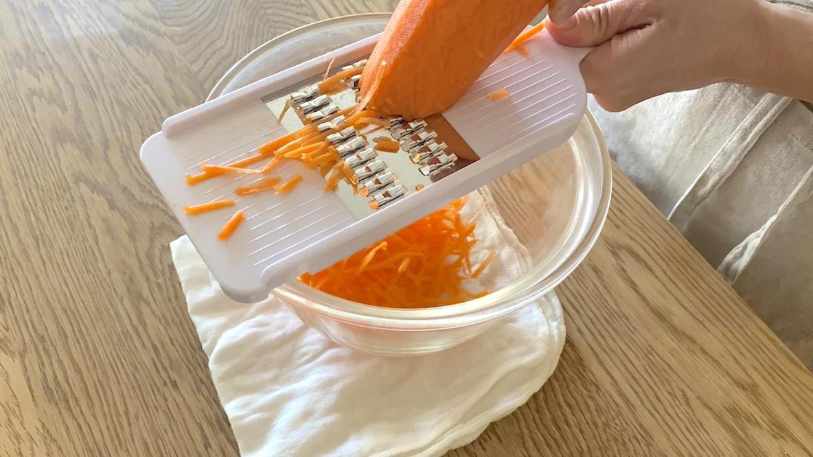 貝印の「快適すぎる千切り器」を使い始めたら、包丁に戻れなくなった