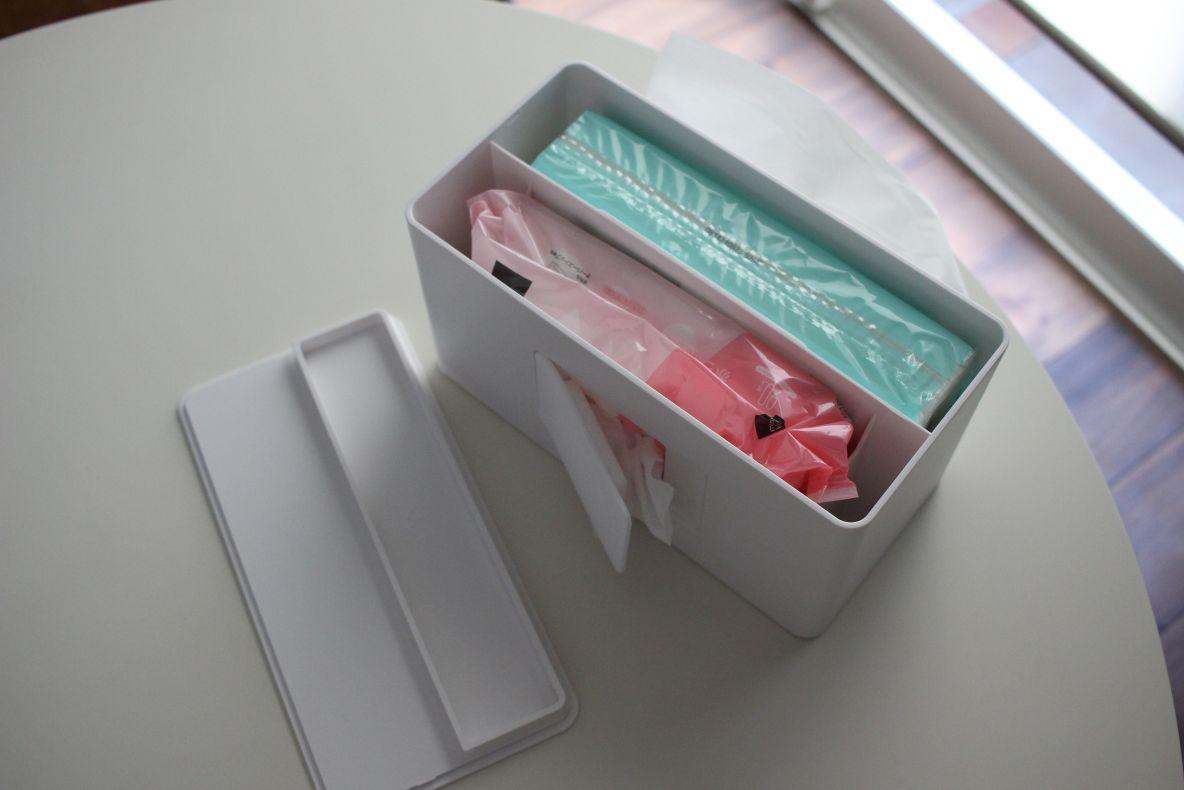 さすが山崎実業だ。生活感出まくりのティッシュ類、2in1で収納できる