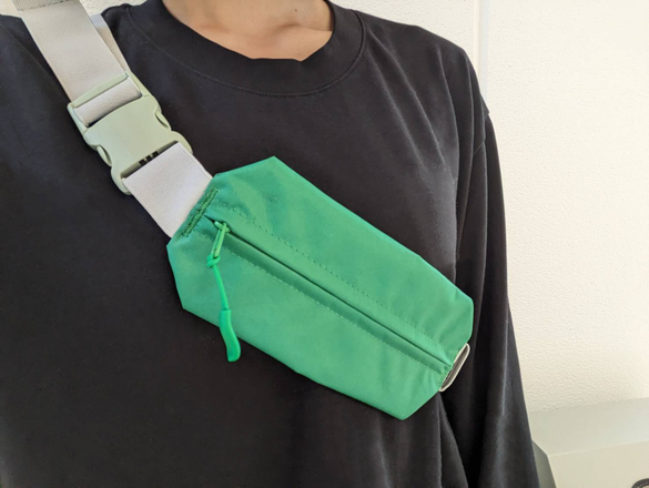 サコッシュよりも身軽な「ほぼ手ぶら」外出を実現してくれたのは、IKEA