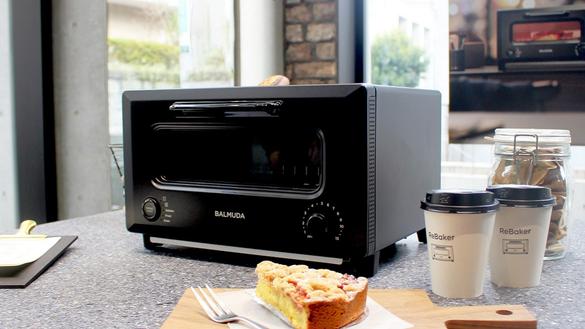 バルミューダ BALMUDA ReBaker リベイク機能つき トースター ブラック KTT01JP-BK 無料ラッピング【30日間返金保証】バルミューダ  トースター リベイカー リベーカー KTT01JP オーブントースター オーブン トースト リベイク おしゃれ コンパクト 小型 パン 食パン 2枚  ... ■ バルミューダ　リベイクトースター　リベイカー　KTT01JP ホワイト