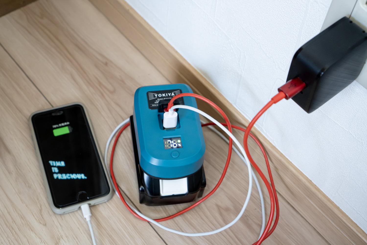 マキタ愛用者にオススメ! 純正18Vバッテリーを省スペースで充電 マキタ愛用者にオススメ! 純正18Vバッテリーを省スペースで充電
