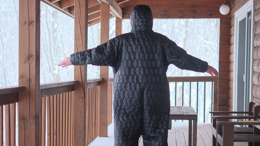 しっかり動けてあったか幸せ〜。宇宙服素材を使った着る寝袋があれば