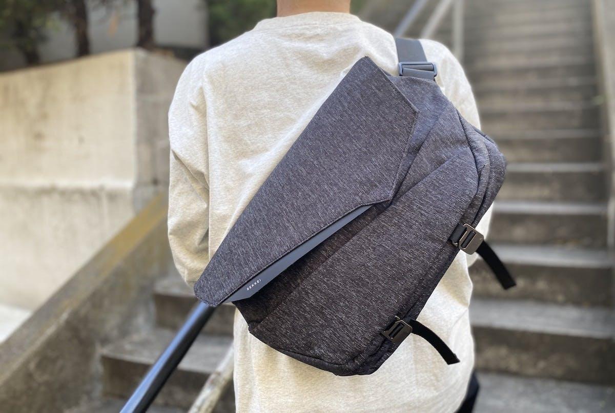 バッグ SEKKEI MX-sling ノートPCを収納できて、容量可変式。大好評のスリングバッグ