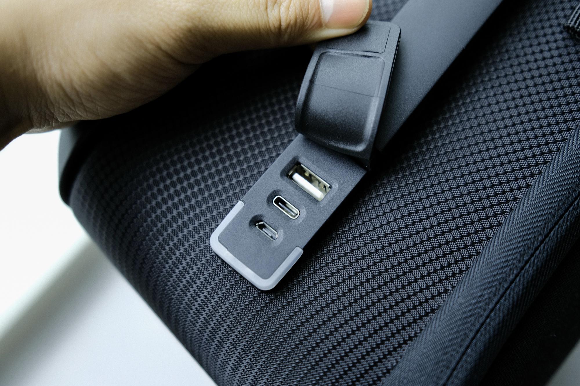 ニョキっと伸びて容量増！ スーツケース「KABUTO」は荷物が増えがちな