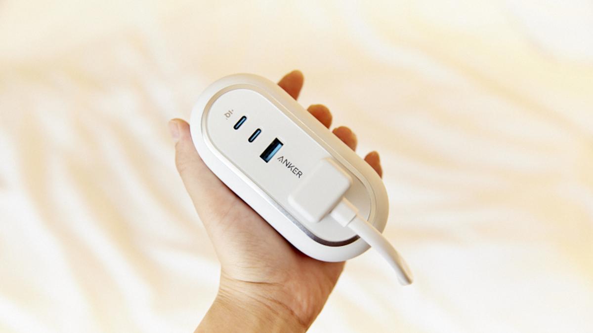 有了Anker「615 USB 五合一延長充電器」我的旅行行李大大減輕了!一次備齊常用充電規格及延長線功能,完美解決「插座太遠」的問題 有了Anker「615 USB 五合一延長充電器」我的旅行行李大大減輕了!一次備齊常用充電規格及延長線功能,完美解決「插座太遠」的問題