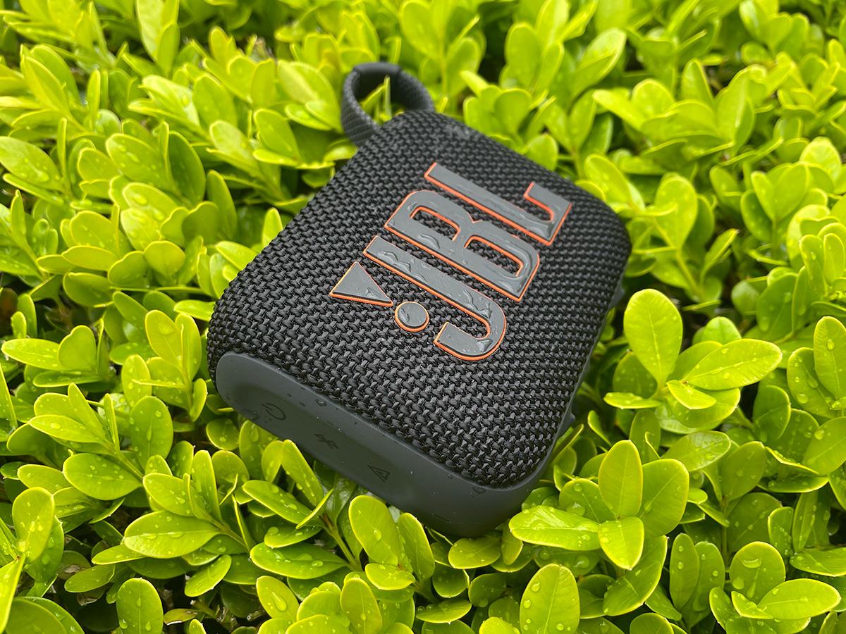 JBLスピーカー　GO4 防水 Amazon.co.jp: JBL GO4 Bluetoothスピーカー USB C充電/IP67防塵