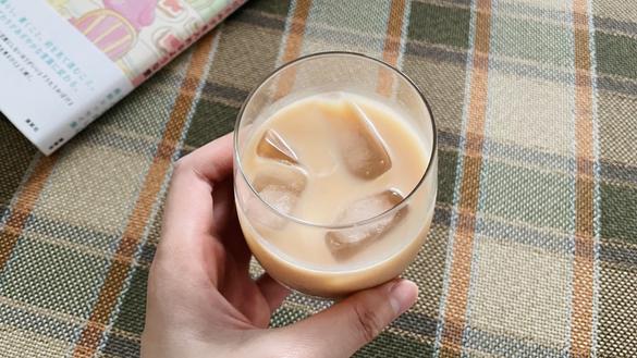 サッとつくれる「甘くないアイスミルクティー」がおいしい！水を注げば