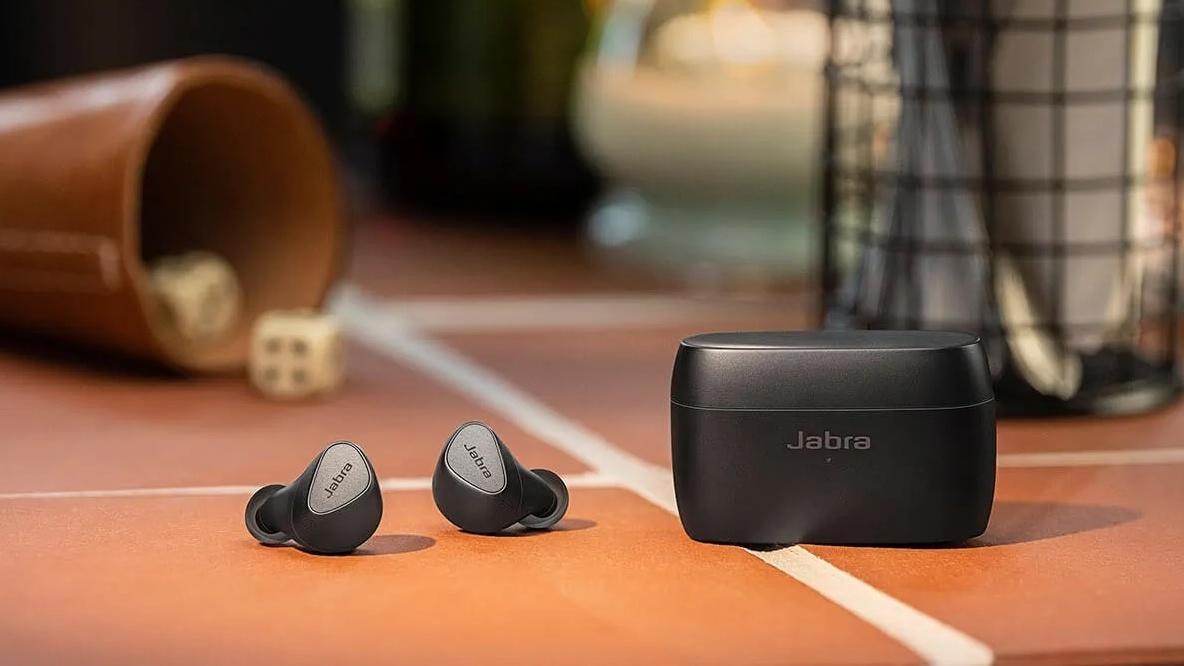 イヤホン選びに迷うなら、Jabra「Elite5」が正解かも。音も機能