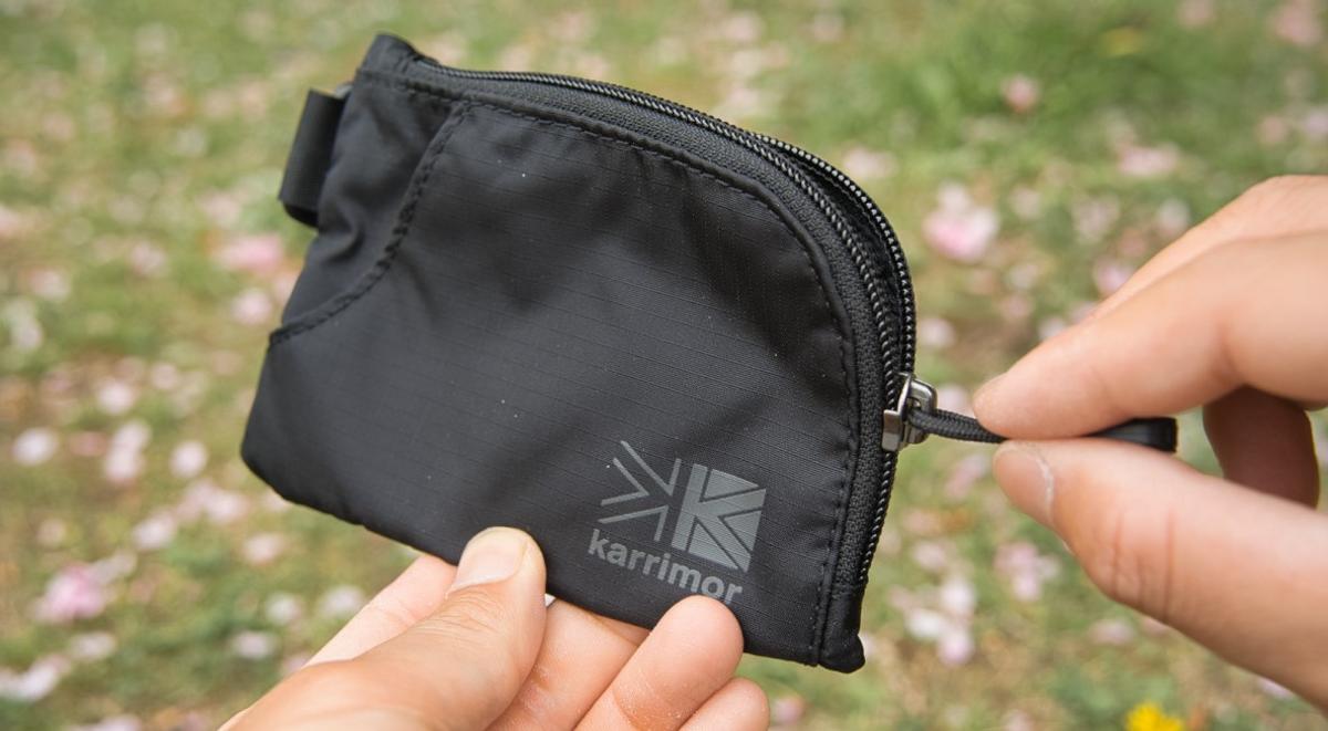旅遊或音樂節上的好幫手！Karrimor「防潑水隨身錢包」超輕量又耐用