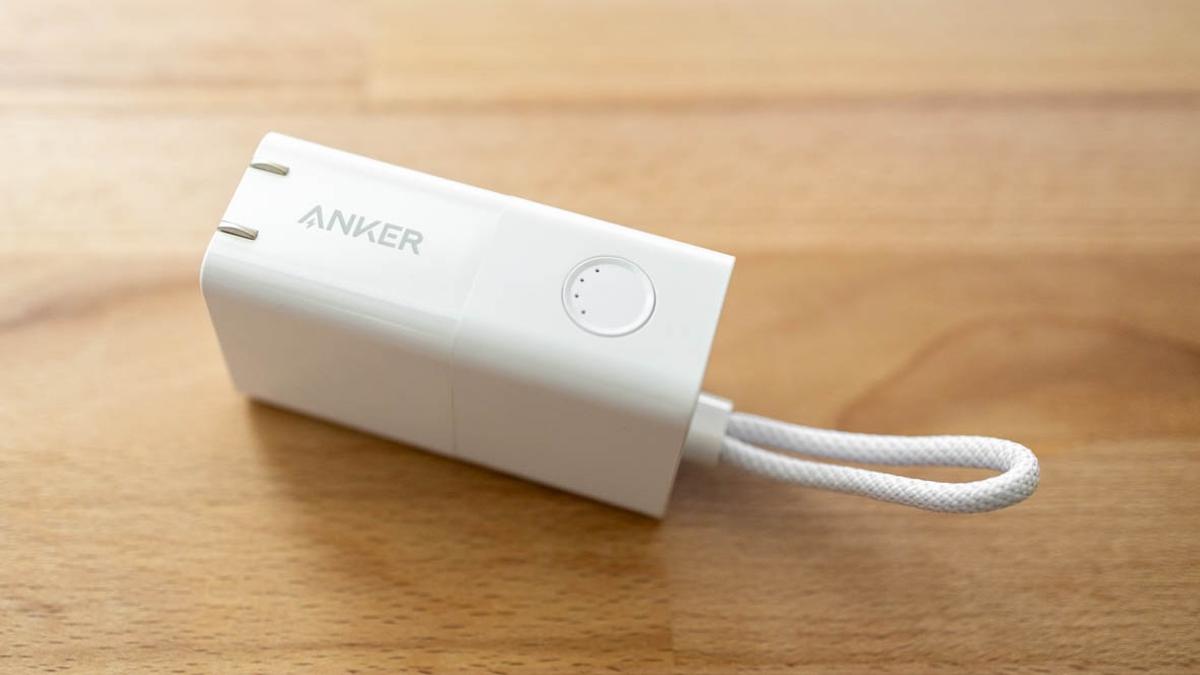 Anker 511行動電源具 USB 快速充電器的二合一功能，大容量卻又輕巧的設計讓攜帶無負擔