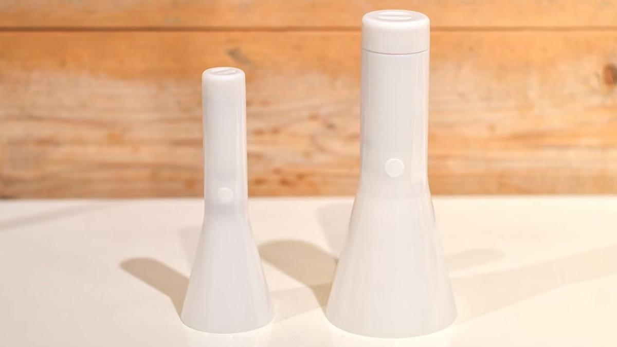 大範圍照明、只需一顆電池就可以使用!防災必備無印良品「LED手電筒」,日常作為床頭小夜燈也完全不突兀 大範圍照明、只需一顆電池就可以使用!防災必備無印良品「LED手電筒」,日常作為床頭小夜燈也完全不突兀