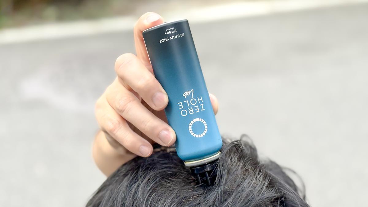 頭皮意外地被曬傷了，使用 ZERO HOLE 「 Scalp UV Shot 」來保護自己免受紫外線傷害！