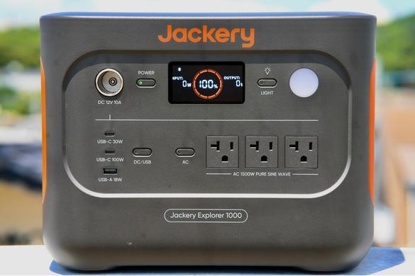 真夏の停電を想定してJackeryの新作ポータブル電源を使ってみた。これ 