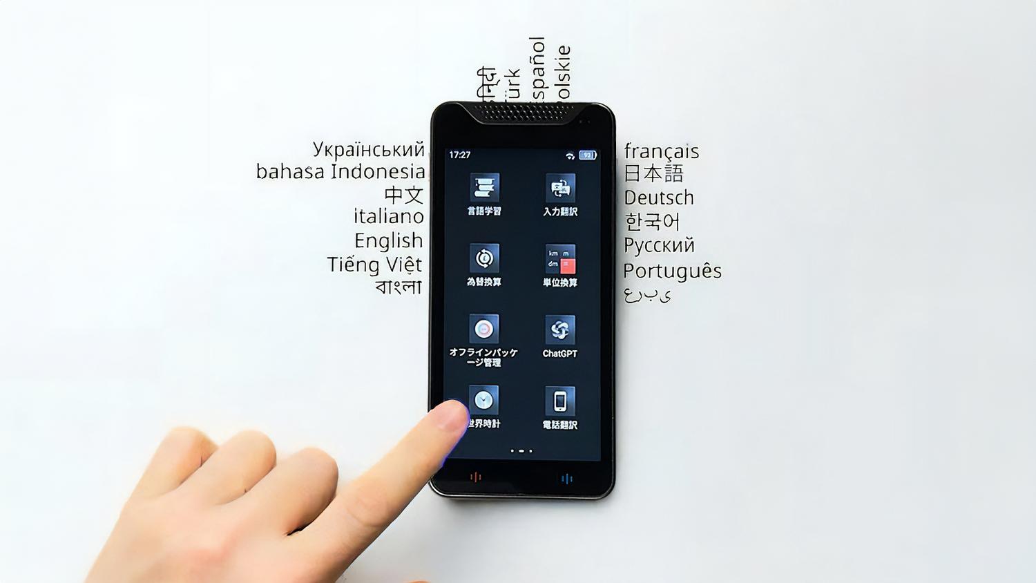 海外旅行の強い味方。言葉の壁はChatGPT対応翻訳機でスマホを