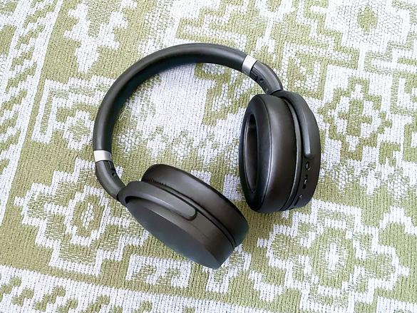 やっぱり音がいい、ゼンハイザーのワイヤレスヘッドホン。低い声の  