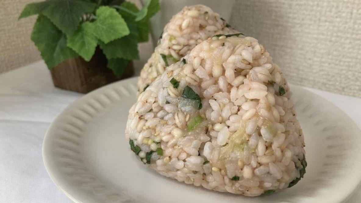 ◯◯でおにぎりが腸活スーパーフードに！ 夏の食中毒対策も
