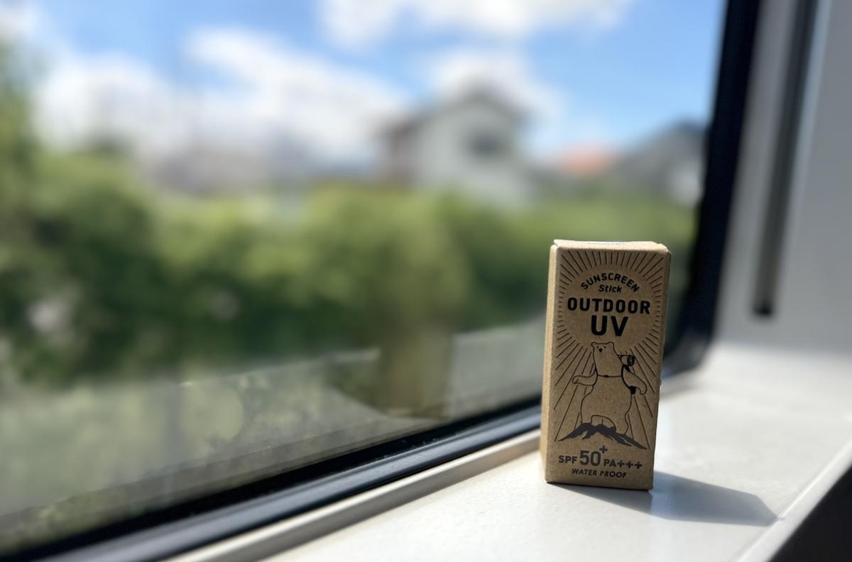 戶外UV(外箱)放置在火車窗上