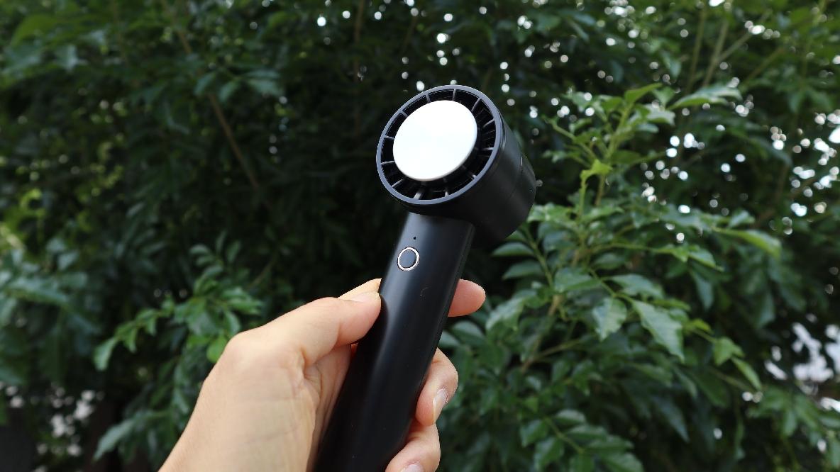 【新品未使用】ニトリ 強風 冷却プレート ハンディファン サタプラ紹介✨ 強風冷却プレートハンディファン (MN01NG-WH) | ニトリネット