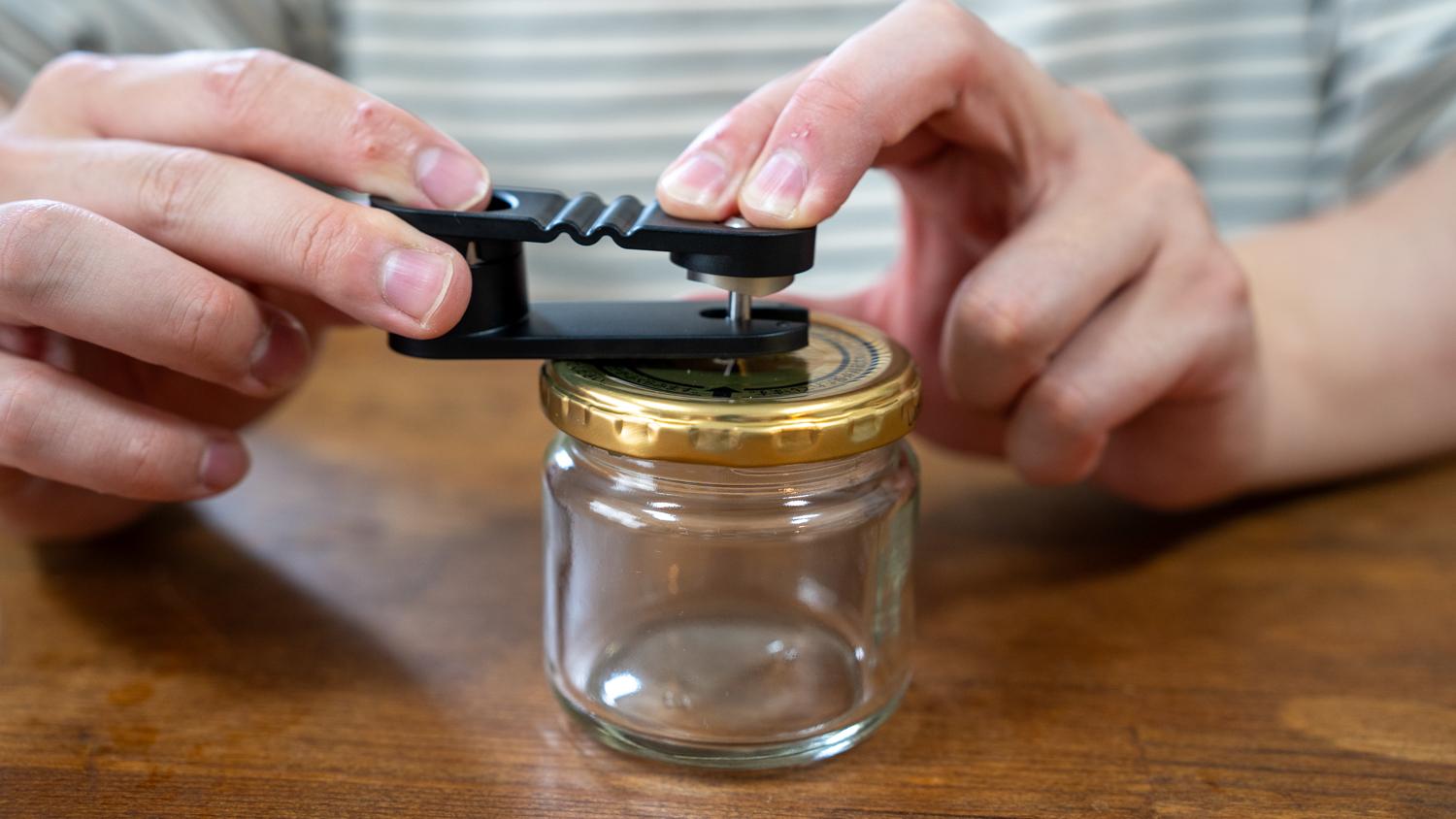 空き瓶 簡単ひと手間で空き瓶が真空保存容器に変身！ コーヒーやワインの保存