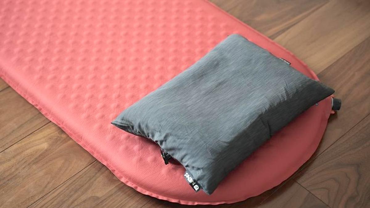 有了 THERMAREST 的「ProLite Plus 自動充氣睡墊」，即使在堅硬的地面上也能安穩入睡
