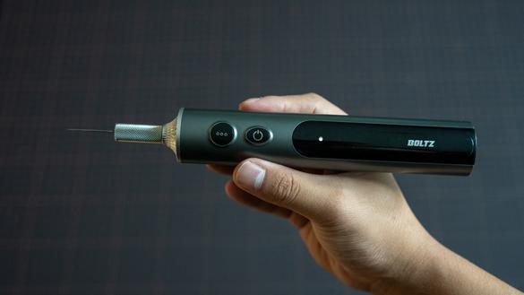 毎秒4万回の振動でいろいろスッと切れた！ コードレス超音波カッターは 