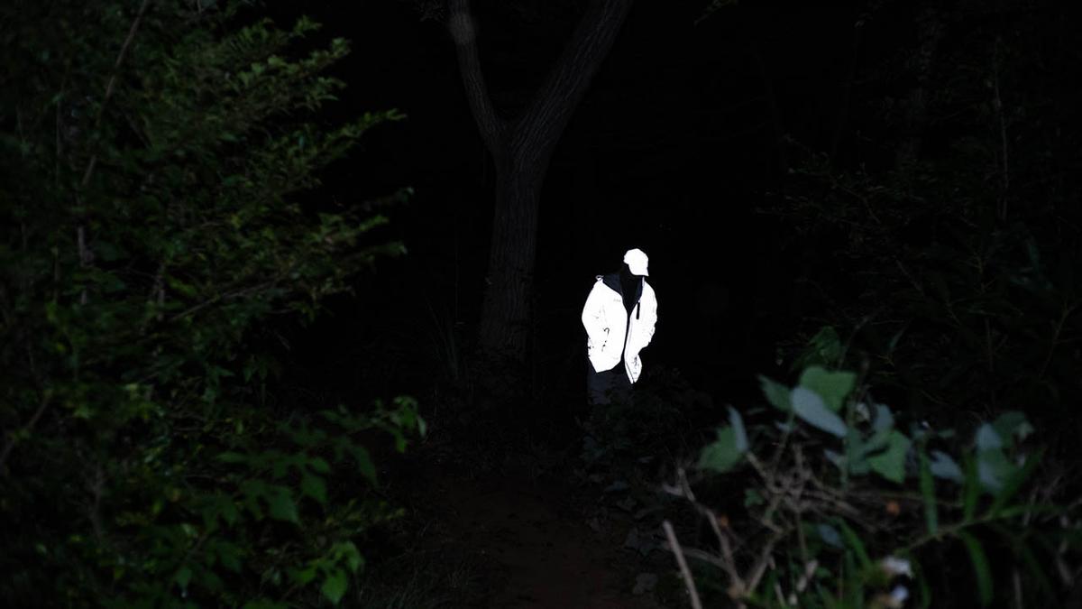 雨天夜間出門好安心!日本雨具品牌KIU「VEER」系列的「全反光雨衣」比號誌燈還搶眼 雨天夜間出門好安心!日本雨具品牌KIU「VEER」系列的「全反光雨衣」比號誌燈還搶眼