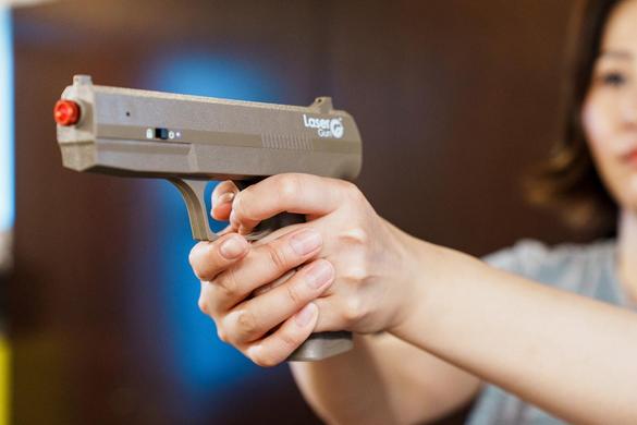 自宅で気軽に射撃練習。本格派レーザーシューティング「VariShot」が