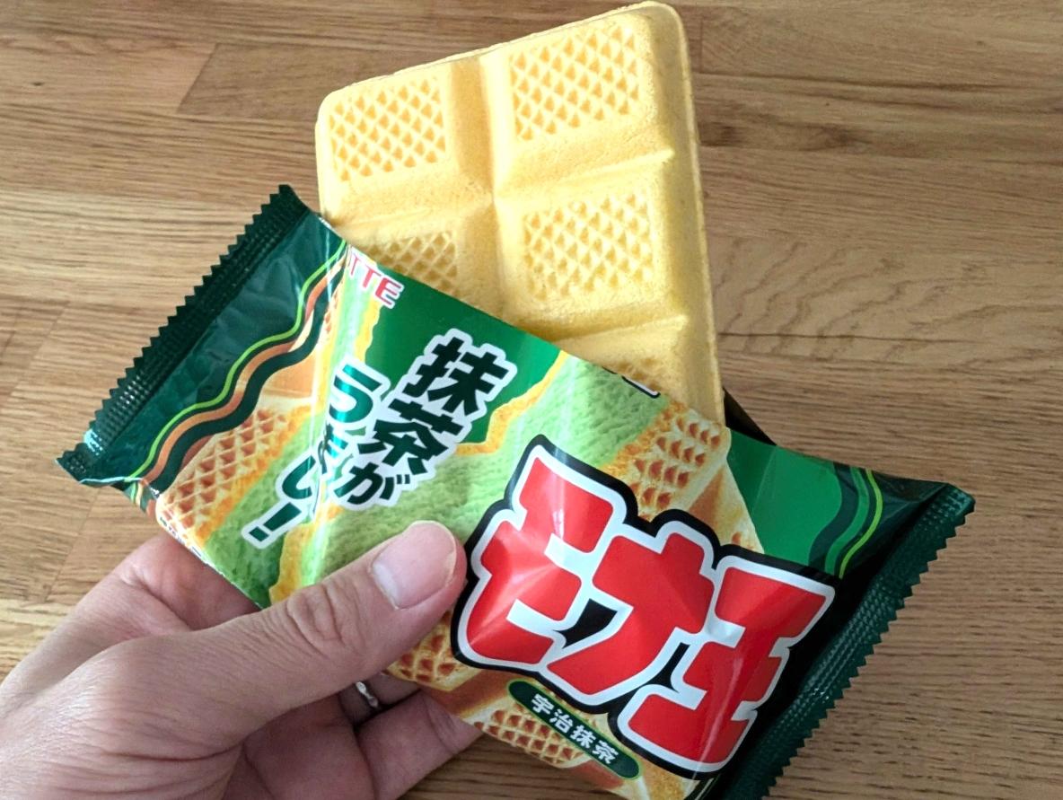 モナカと抹茶が一体となった夢のアイス【ROOMIEのアイス日記