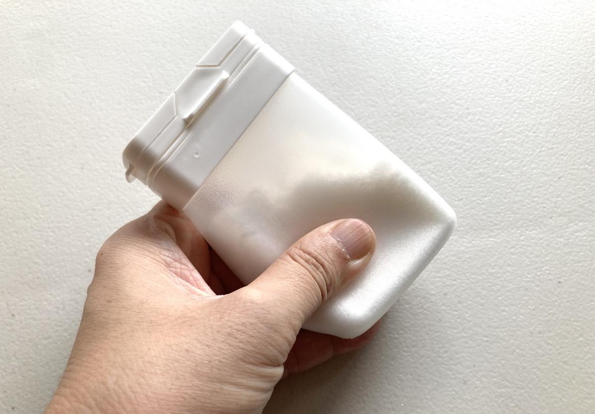 DAISO「揉んでほぐせる調味料ボトル/ストッカー」