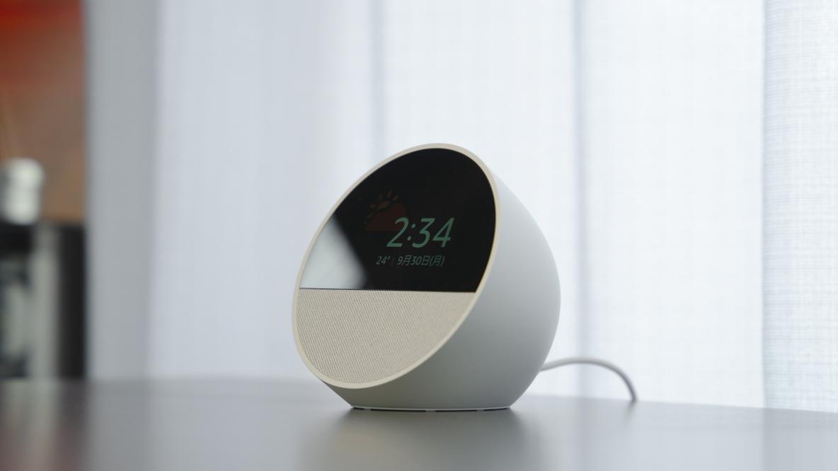 新型「Echo Spot」は機能も見た目もとにかくミニマル。表示し