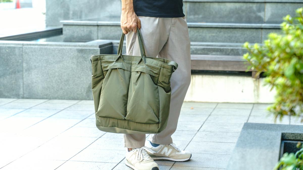 UNIQLO 的新品「2WAY萬用包」,僅3,990日圓卻超好用! UNIQLO 的新品「2WAY萬用包」,僅3,990日圓卻超好用!