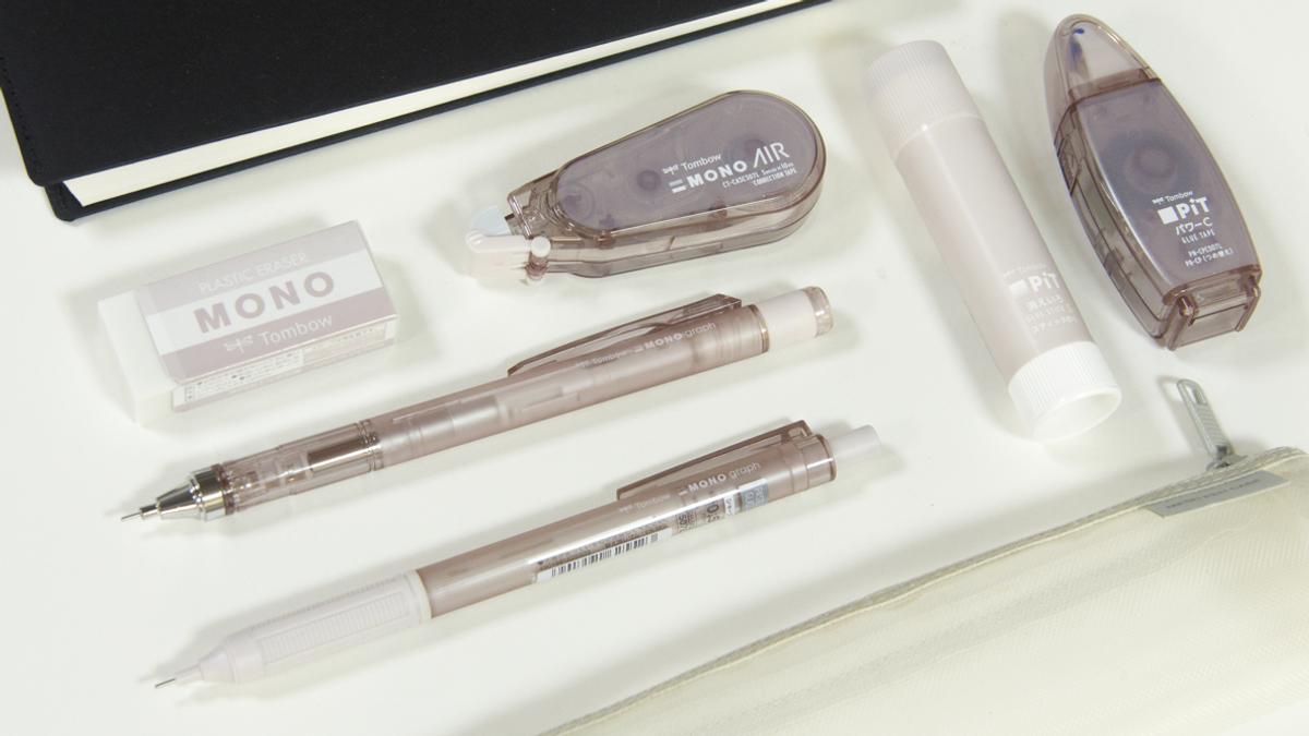 日本蜻蜓Tombow人氣商品「MONO與PiT系列文具」出新色!帶有玻璃質感的限量版五色,讓人忍不住想要包整套… 日本蜻蜓Tombow人氣商品「MONO與PiT系列文具」出新色!帶有玻璃質感的限量版五色,讓人忍不住想要包整套…
