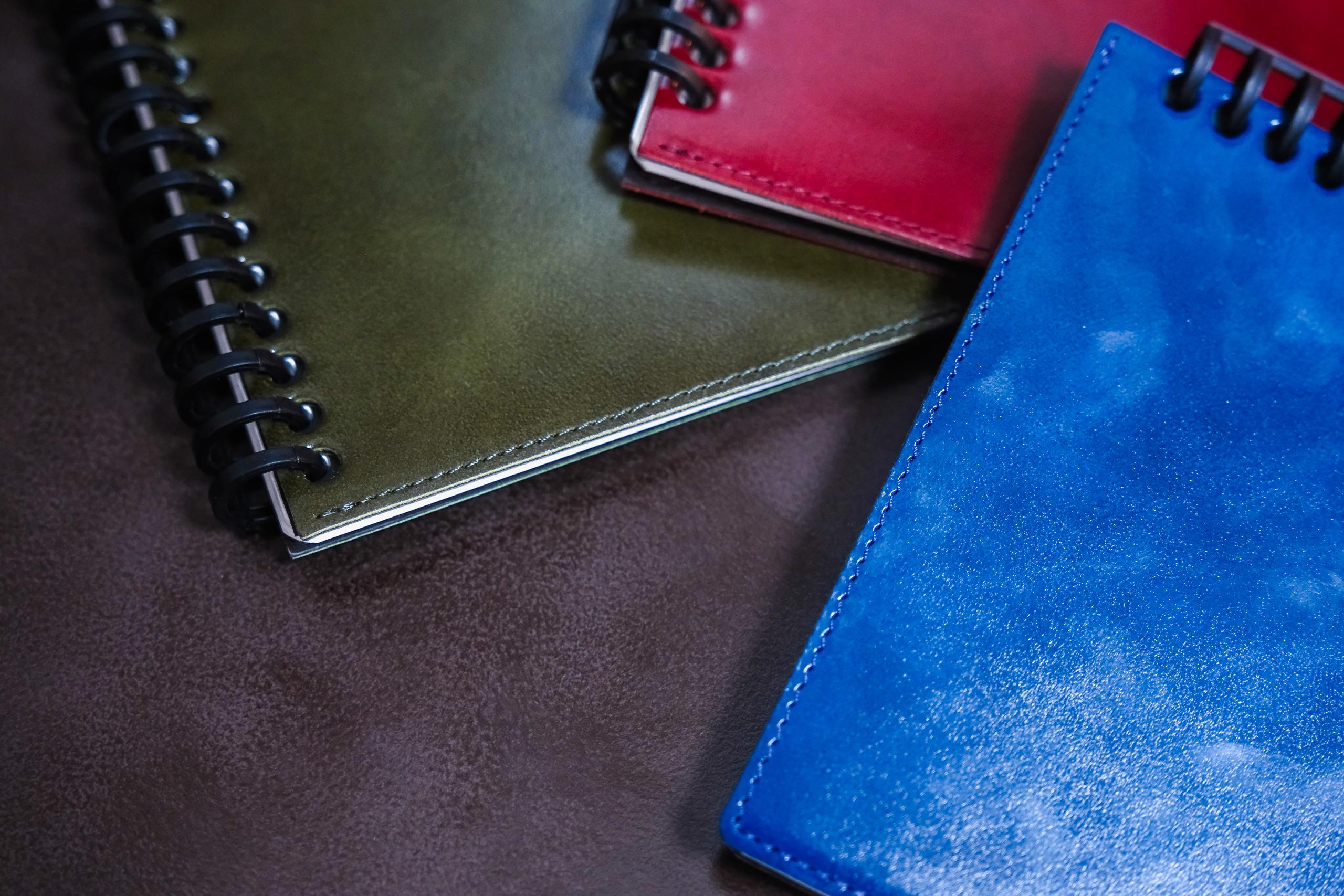 市販リフィルで繰り返し使える！ 本革で上品に豪華な「Jizai note」は