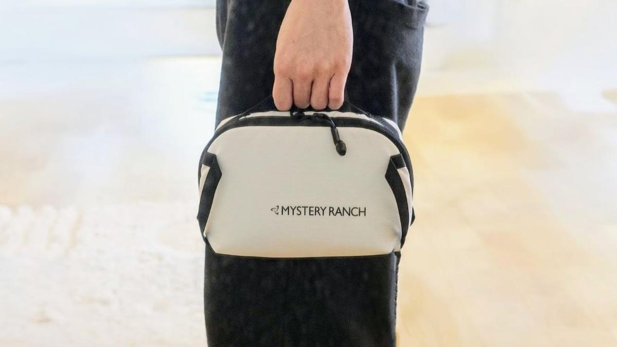 Mystery Ranch 神秘農場的戶外包包實在太好用了! 您可以隨身攜帶它,而且能使裡頭收納的電源線不會纏在一起 Mystery Ranch 神秘農場的戶外包包實在太好用了! 您可以隨身攜帶它,而且能使裡頭收納的電源線不會纏在一起