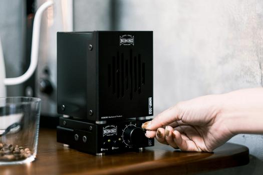 工場のスピーカーって意外とキュートだね！ 懐かしい音を届ける