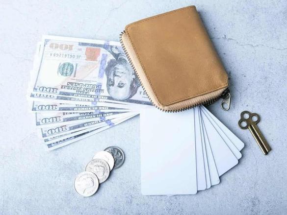 鍵も入るのに、大きさはクレカ2枚分以下。整理整頓が捗るコンパクト