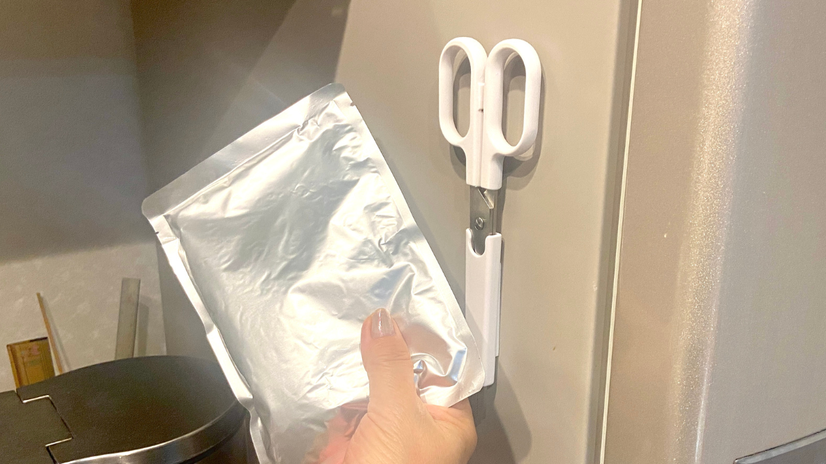 夾麵條、擠出醬料等複雜料理程序,因為有了Yaxell「三用途多功能剪刀」變得簡單無比 夾麵條、擠出醬料等複雜料理程序,因為有了Yaxell「三用途多功能剪刀」變得簡單無比