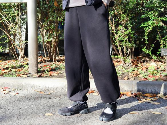 ユニクロCの「スウェットワイドパンツ」、美シルエットでだる着に見え 