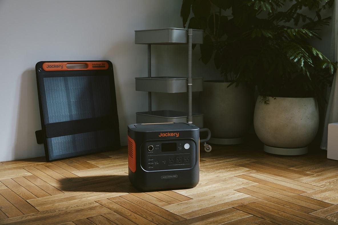 ROOMIEが提案する「大容量ポータブル電源 × キャスター付きワゴン」の