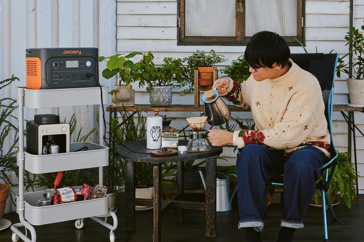 ROOMIEが提案する「大容量ポータブル電源 × キャスター付きワゴン」の