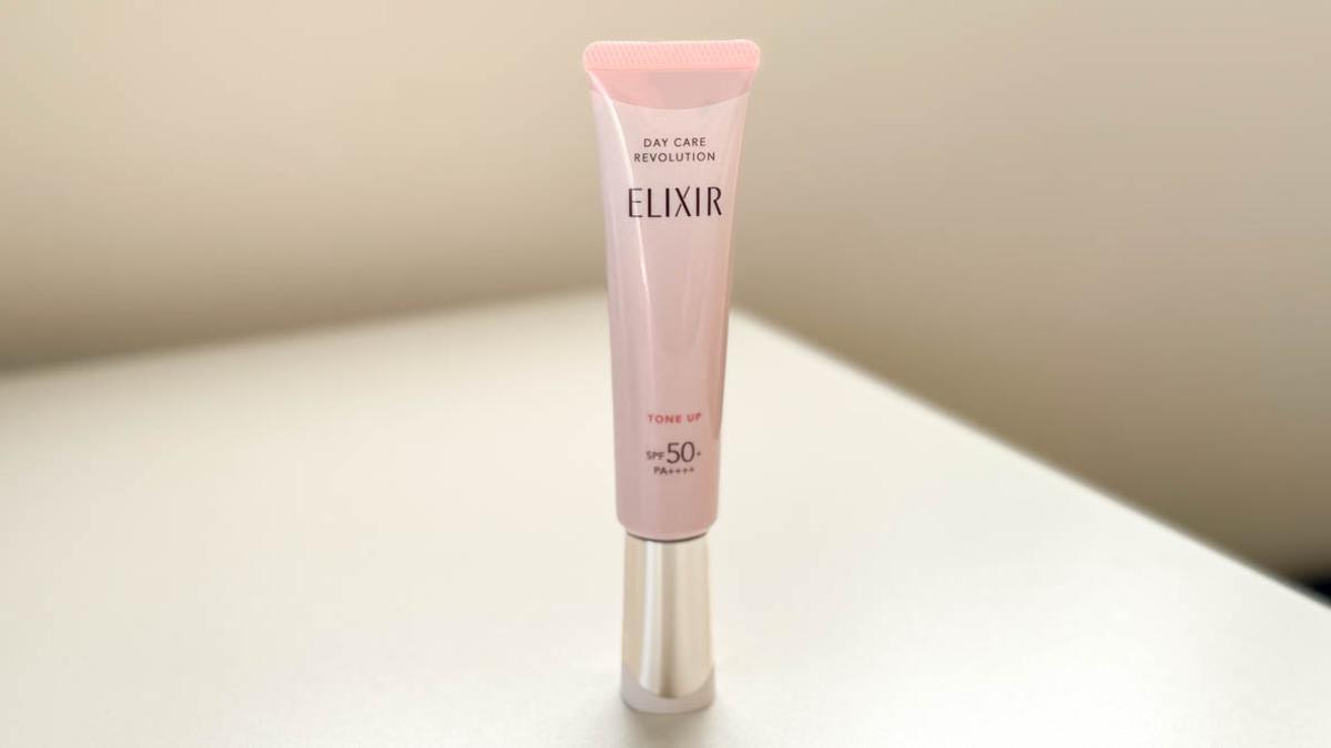 ELIXIR怡麗絲爾防曬隔離妝前乳具有三合一功效,實在太好用了,推薦給化妝新手使用! ELIXIR怡麗絲爾防曬隔離妝前乳具有三合一功效,實在太好用了,推薦給化妝新手使用!