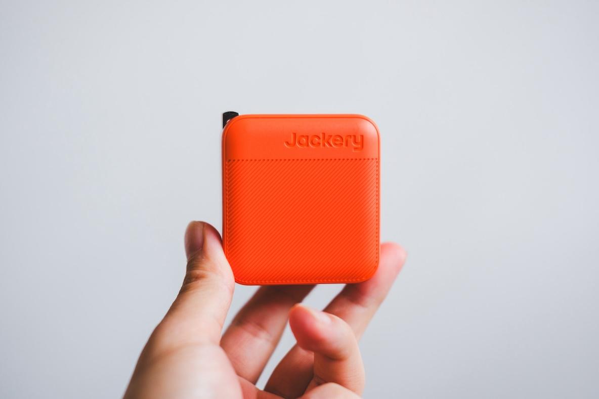Jackeryで見つけた「充電アダプター」が優秀だった！コンパクト