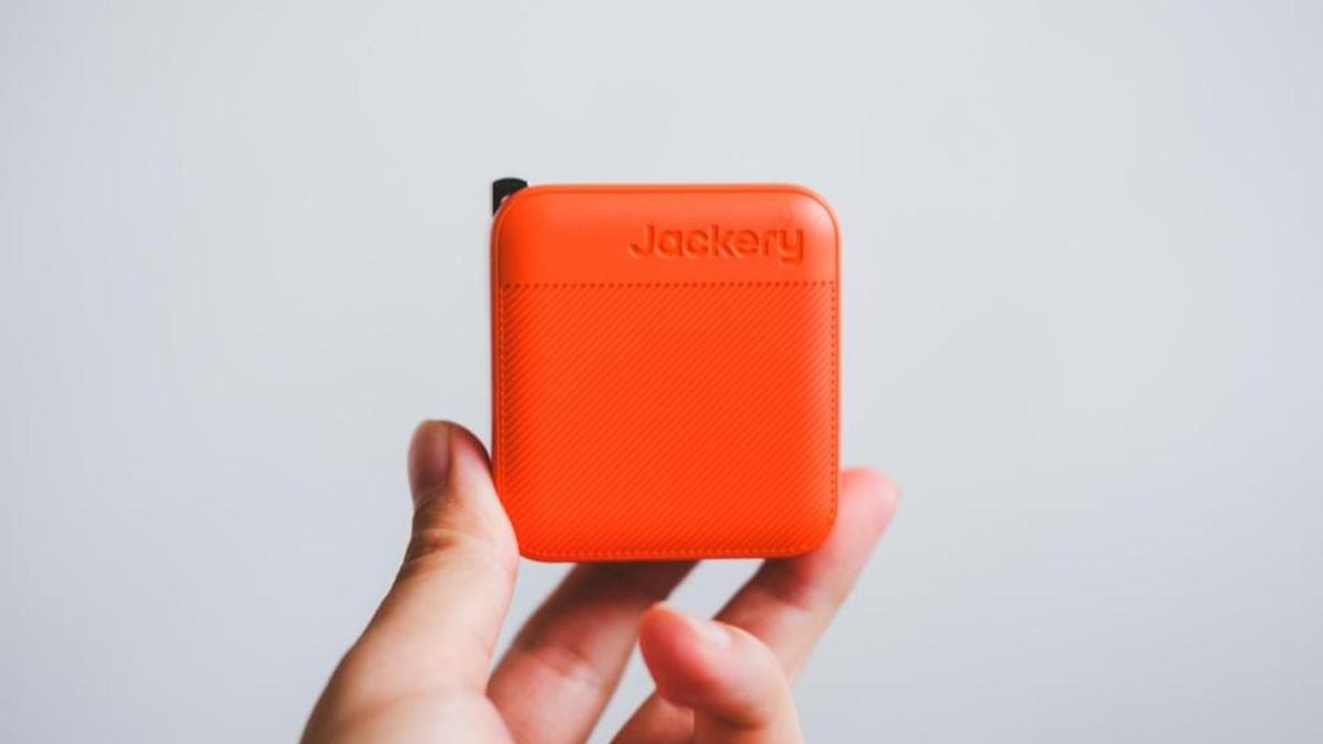 三個連接孔+102W快速充電,Jackery這款有著鮮豔橙色的「充電轉接器」簡直完美得無可挑剔 三個連接孔+102W快速充電,Jackery這款有著鮮豔橙色的「充電轉接器」簡直完美得無可挑剔