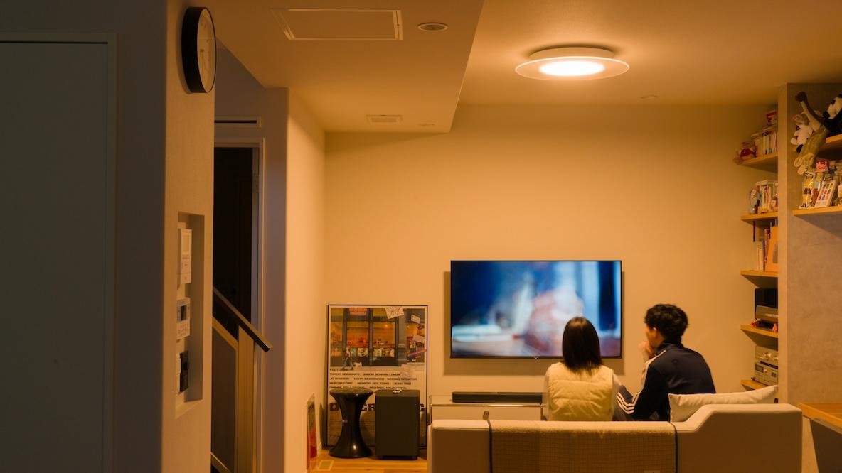 新居におすすめのリビング照明は？「照らし分け」できるシーリング